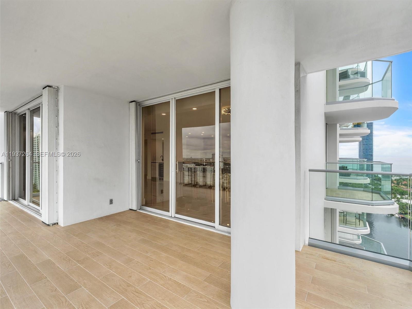 19707 Turnberry Way 25d Property Photo 14