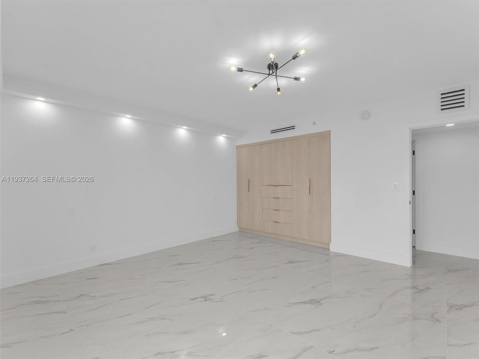 19707 Turnberry Way 25d Property Photo 16