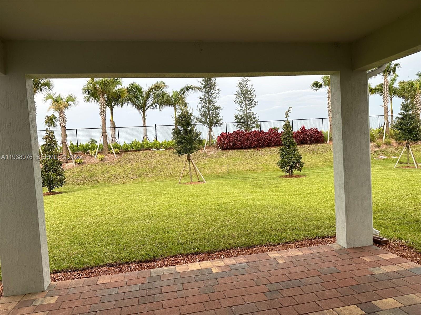 A11938076 Property Photo 38