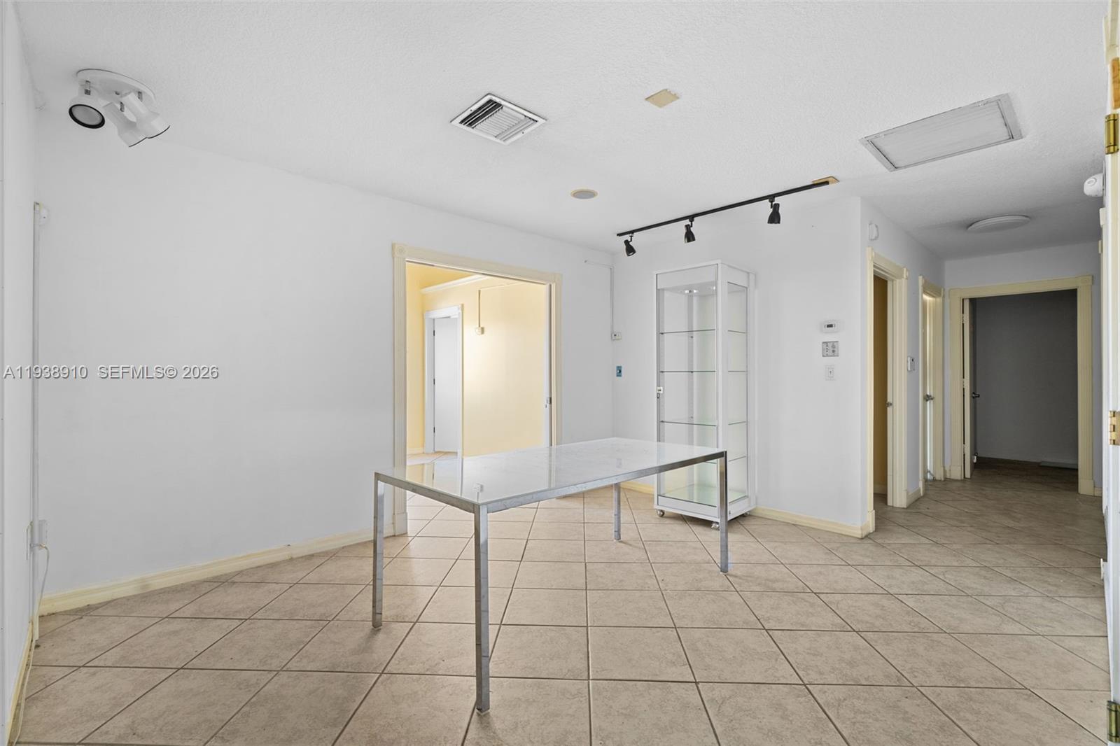 A11938910 Property Photo 7