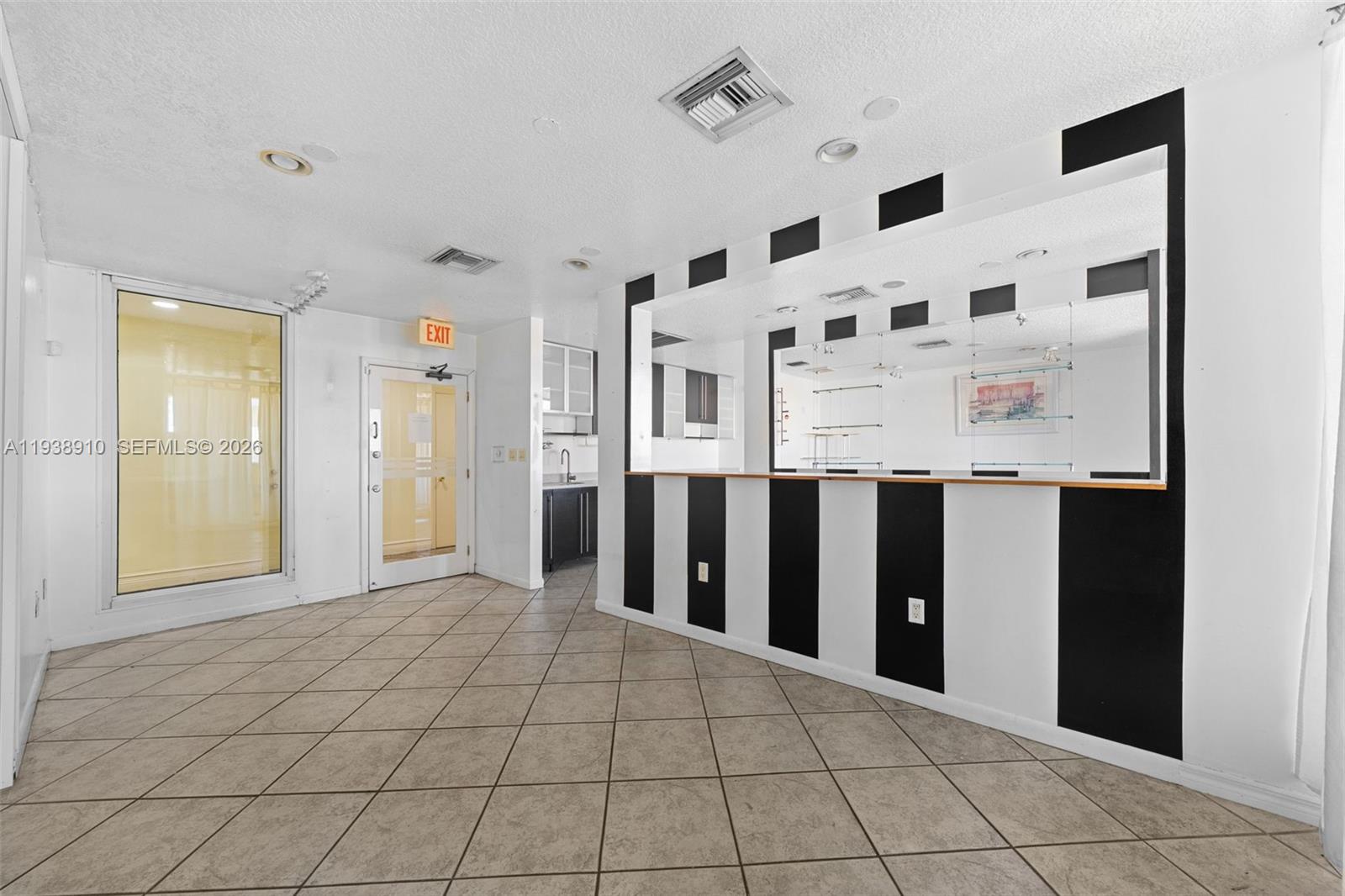 A11938910 Property Photo 8