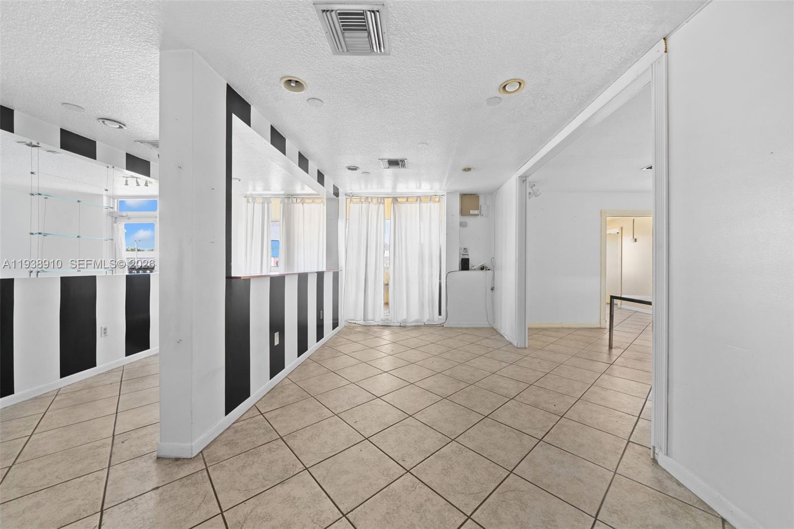 A11938910 Property Photo 9