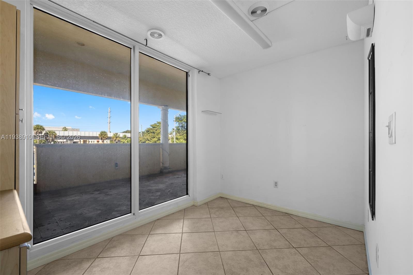 A11938910 Property Photo 10