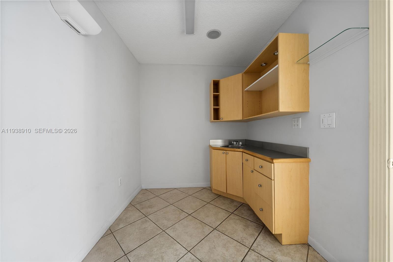 A11938910 Property Photo 13