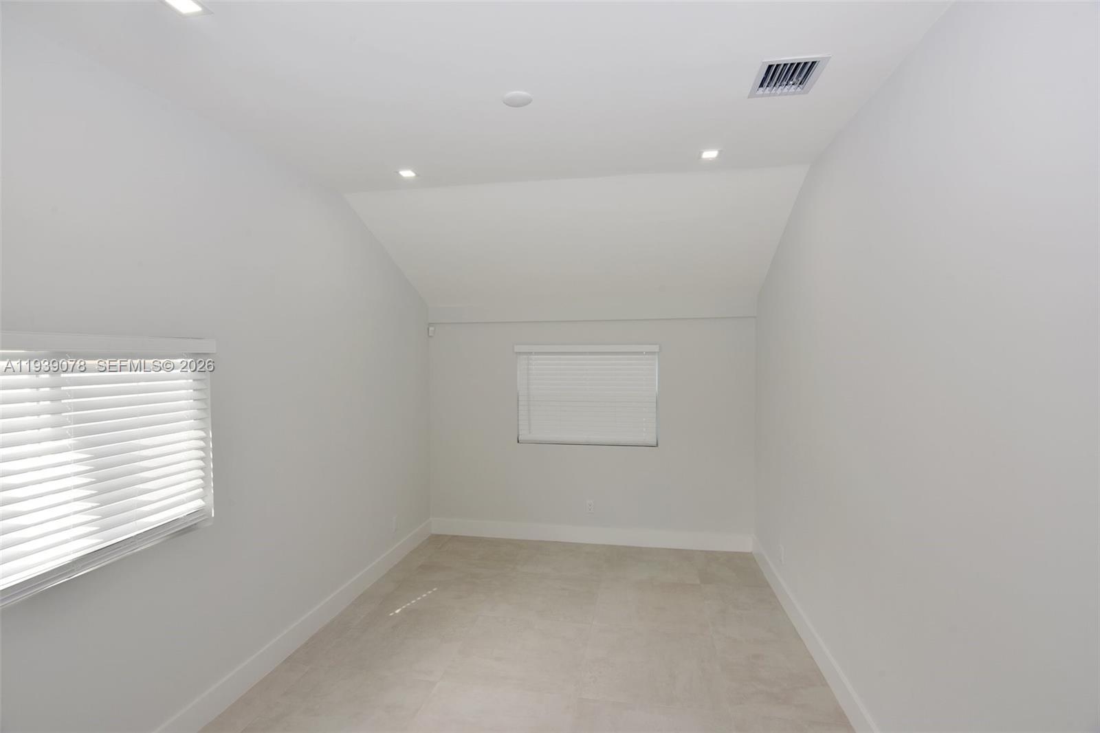 1084 Nw 66th Street Property Photo 19