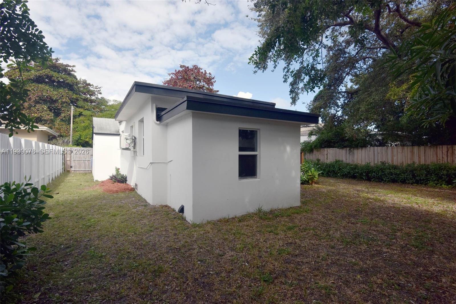 1084 Nw 66th Street Property Photo 33