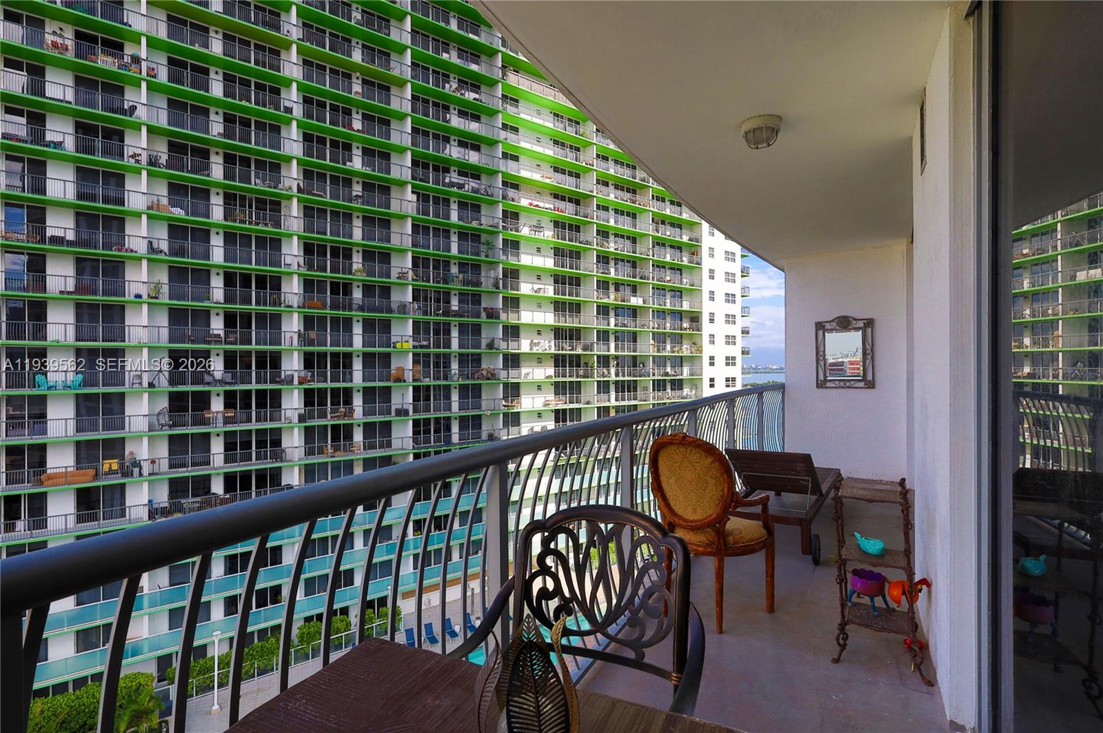 1750 N Bayshore Drive 1711 Property Photo 9
