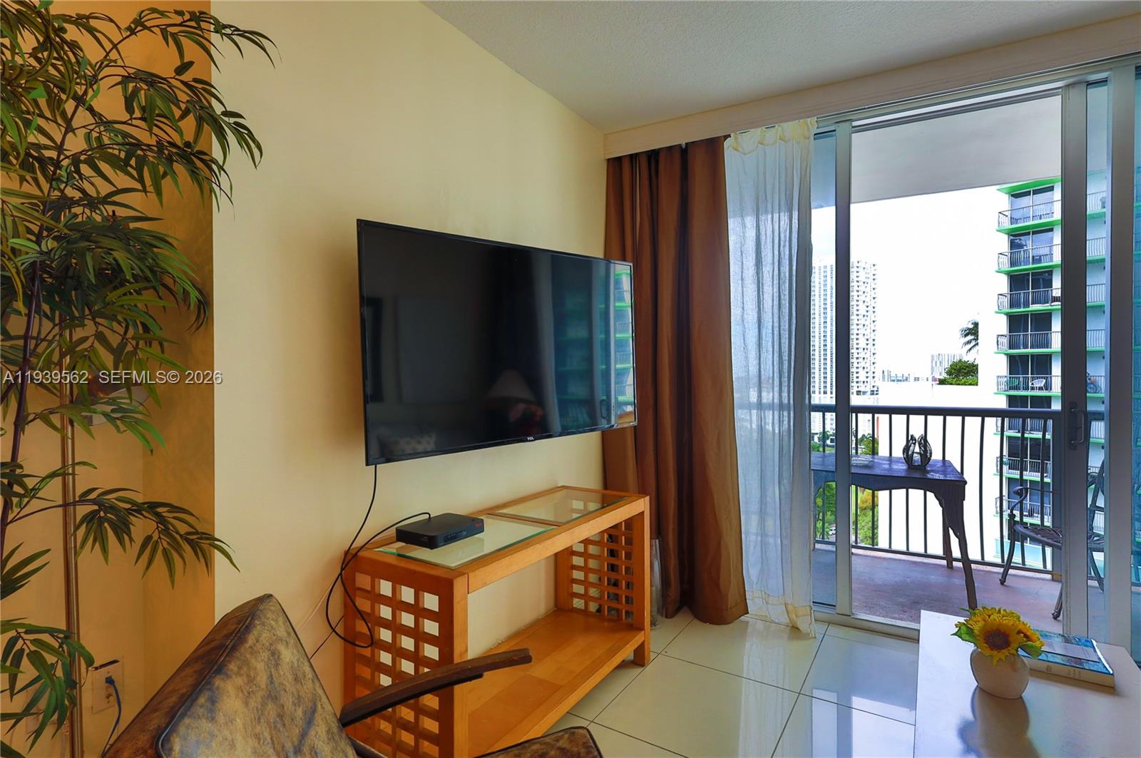 1750 N Bayshore Drive 1711 Property Photo 27