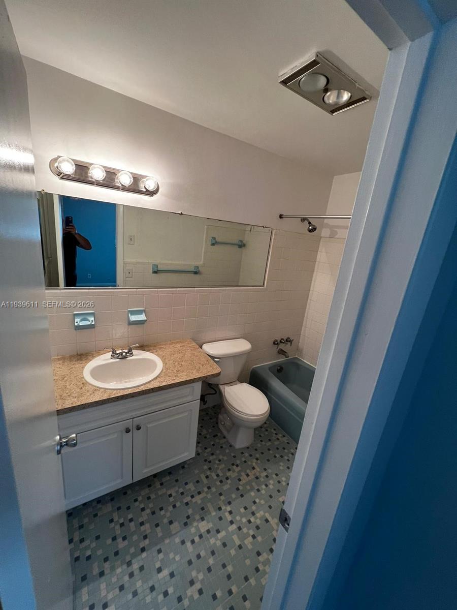 2701 Ne 1st Street 203 Property Photo 11