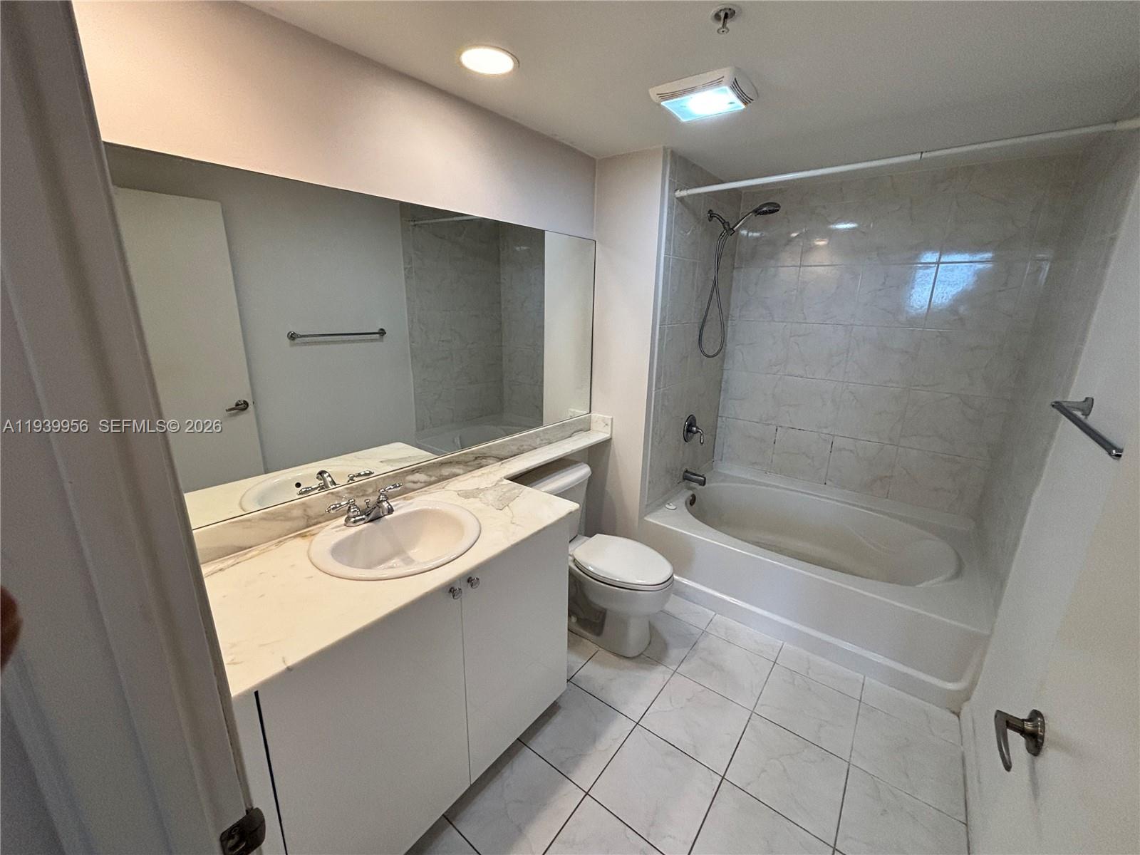 2775 Ne 187th Street 403 Property Photo 6