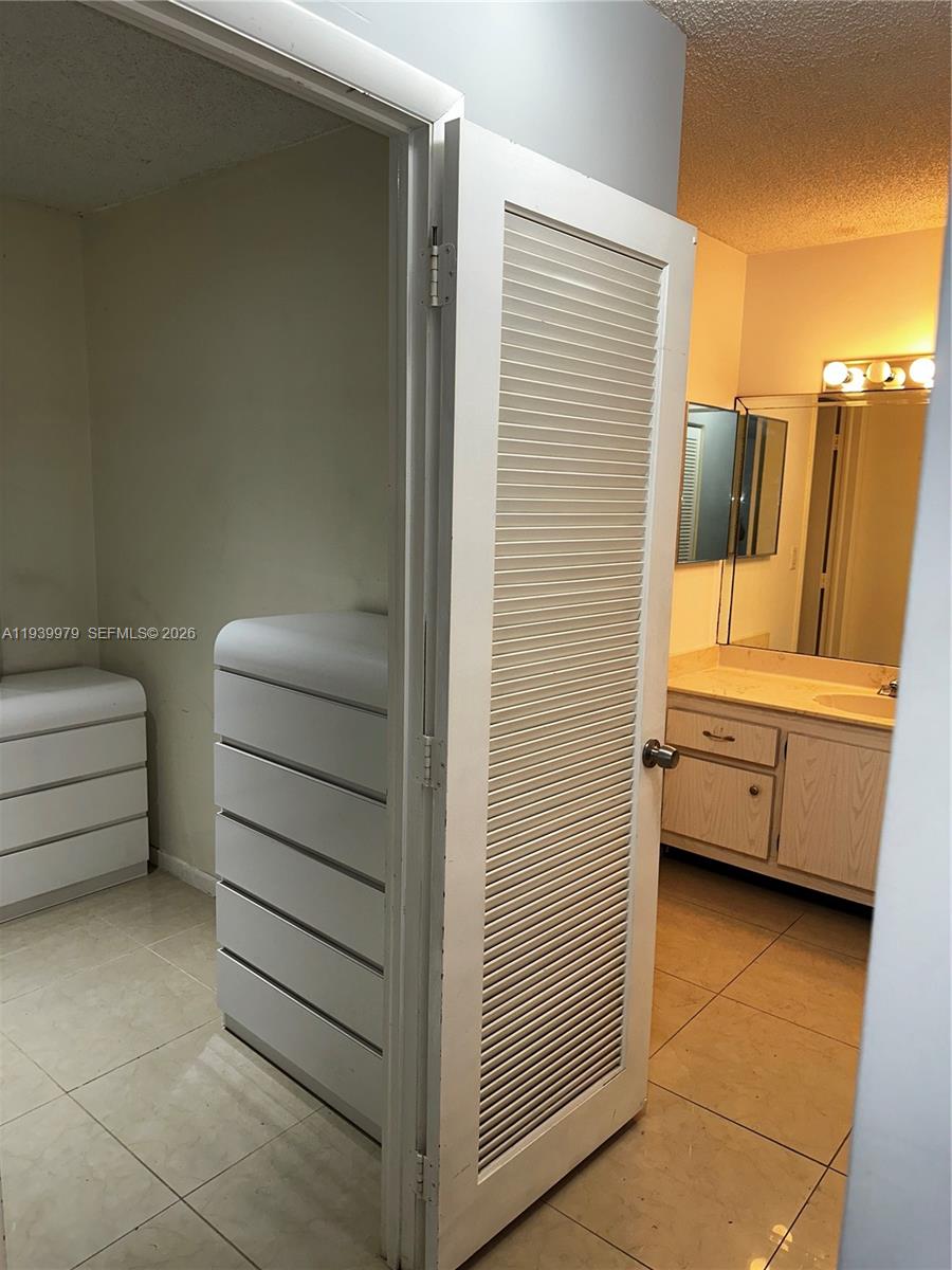 A11939979 Property Photo 11