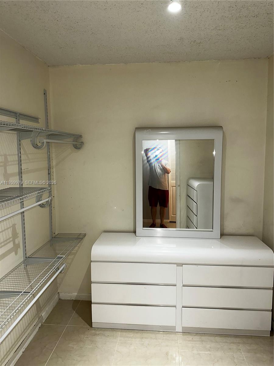 A11939979 Property Photo 12