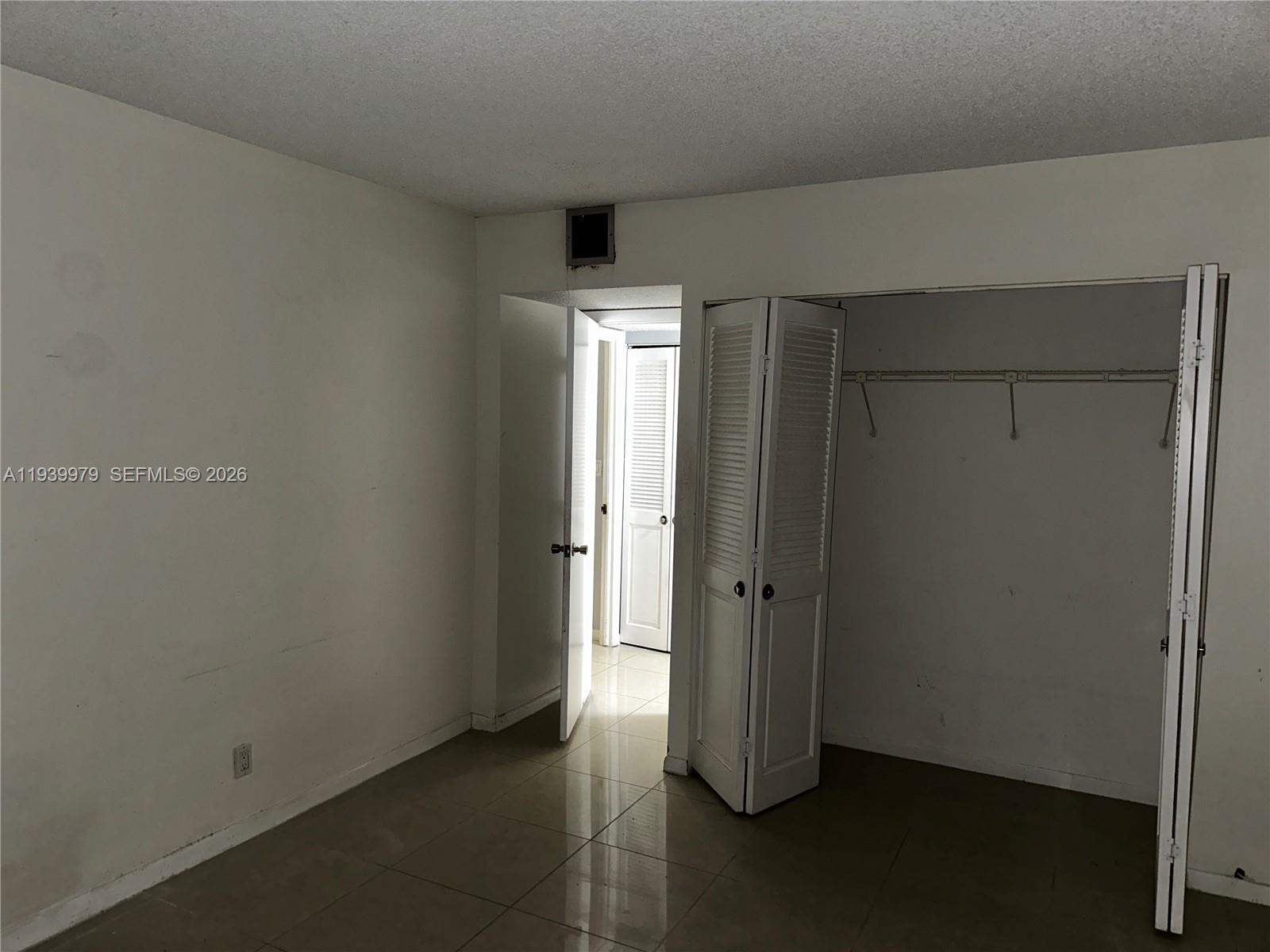 A11939979 Property Photo 15