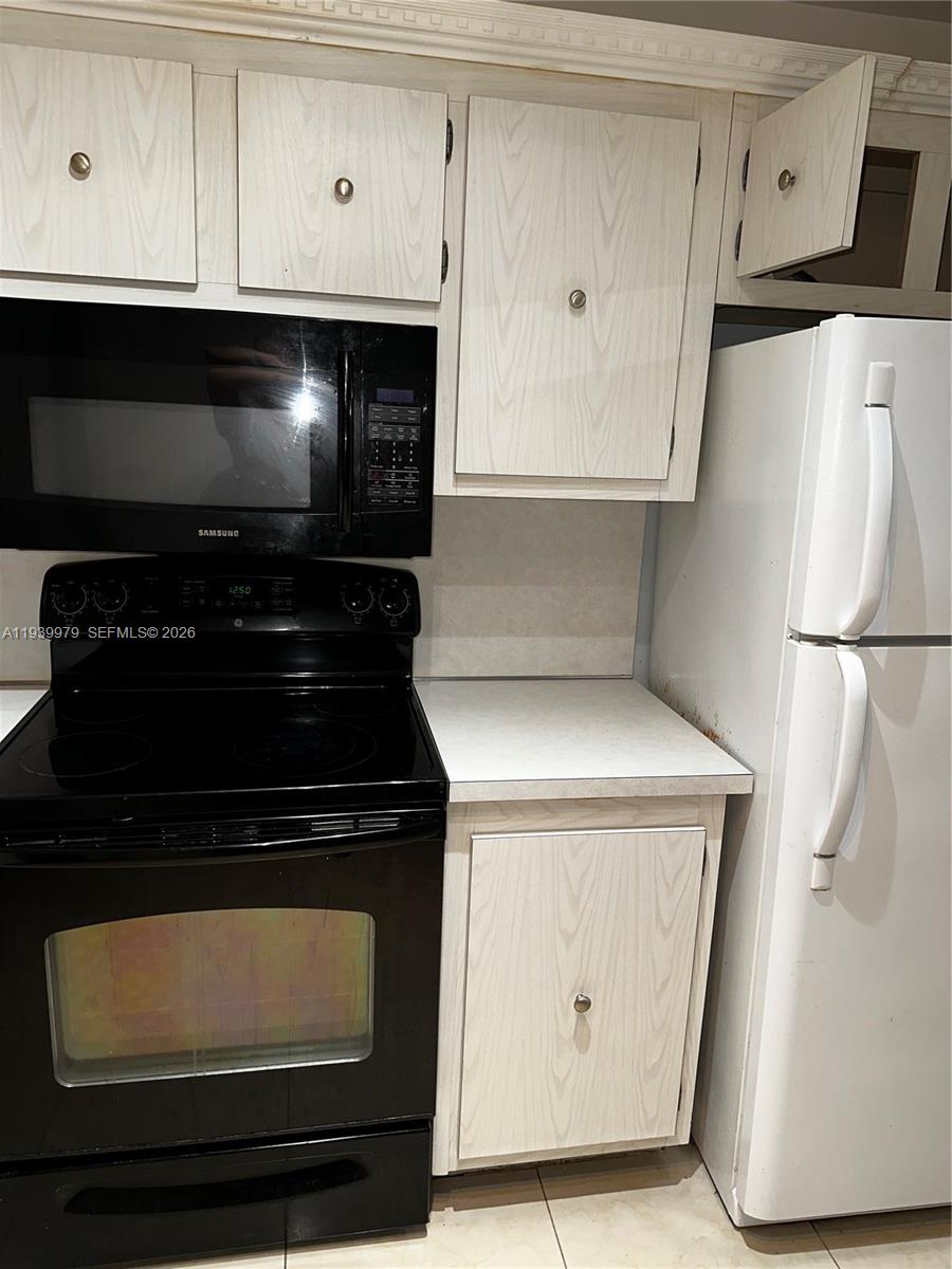 A11939979 Property Photo 23