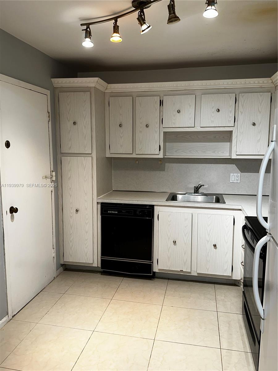 A11939979 Property Photo 24
