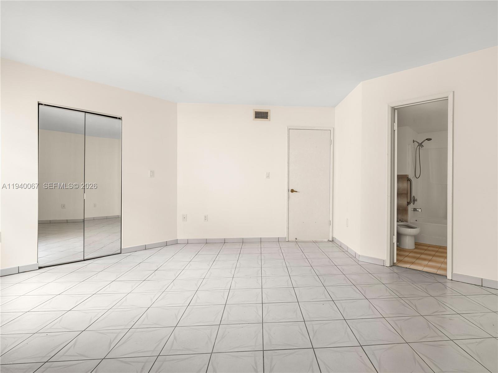 10249 Nw 9th St Circle 107-8 Property Photo 22