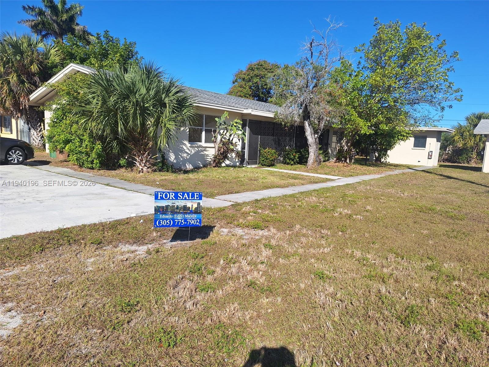 245 E Parkway Property Photo 1