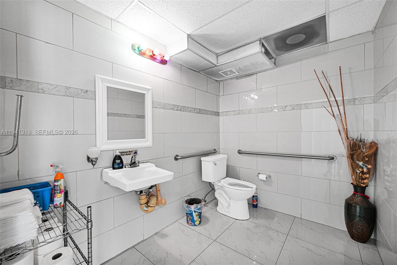 2301 Wilton Drive C5 Property Photo 34