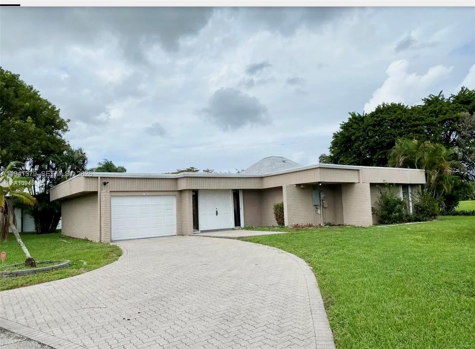 6105 Royal Poinciana Lane Property Photo 1