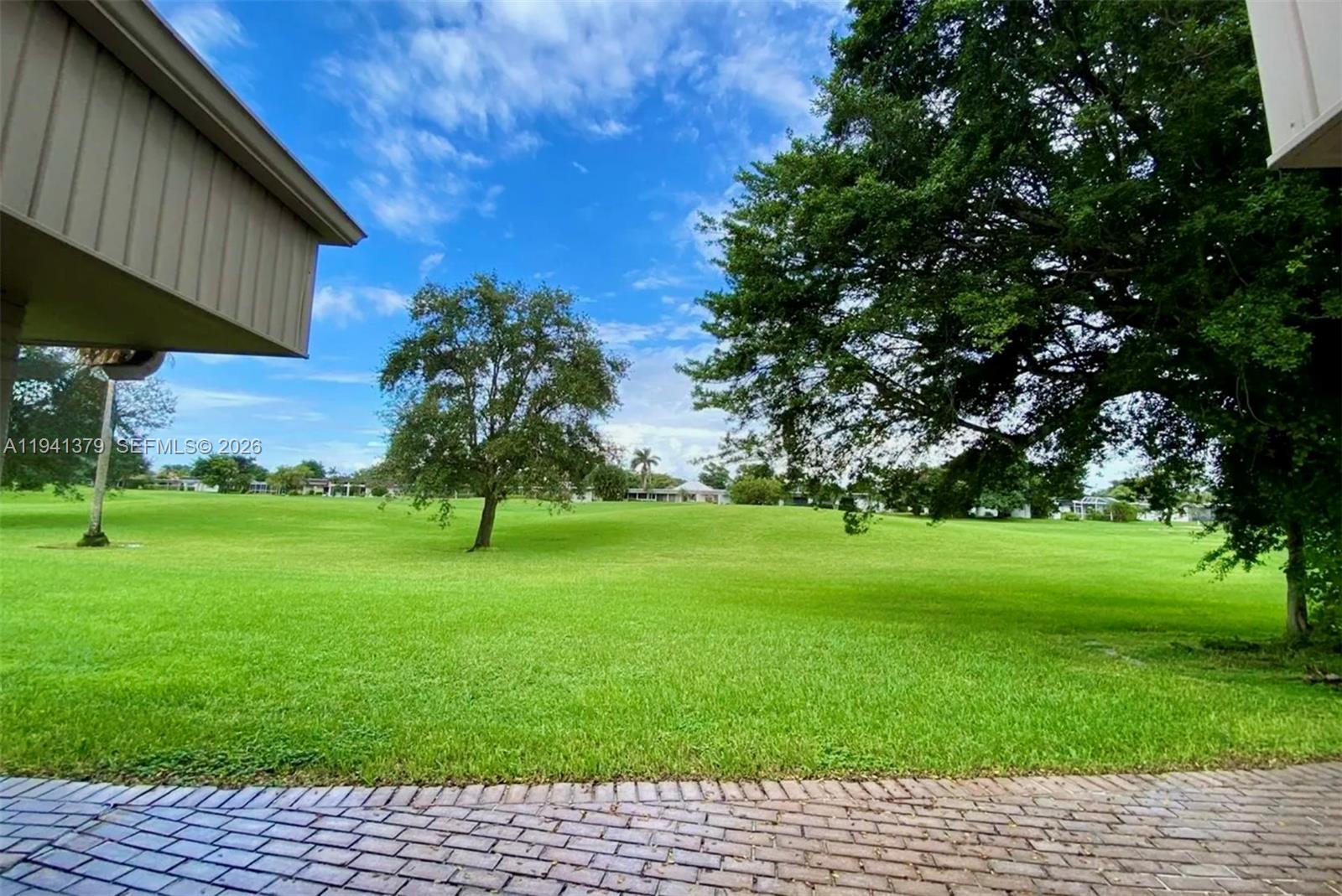6105 Royal Poinciana Lane Property Photo 3