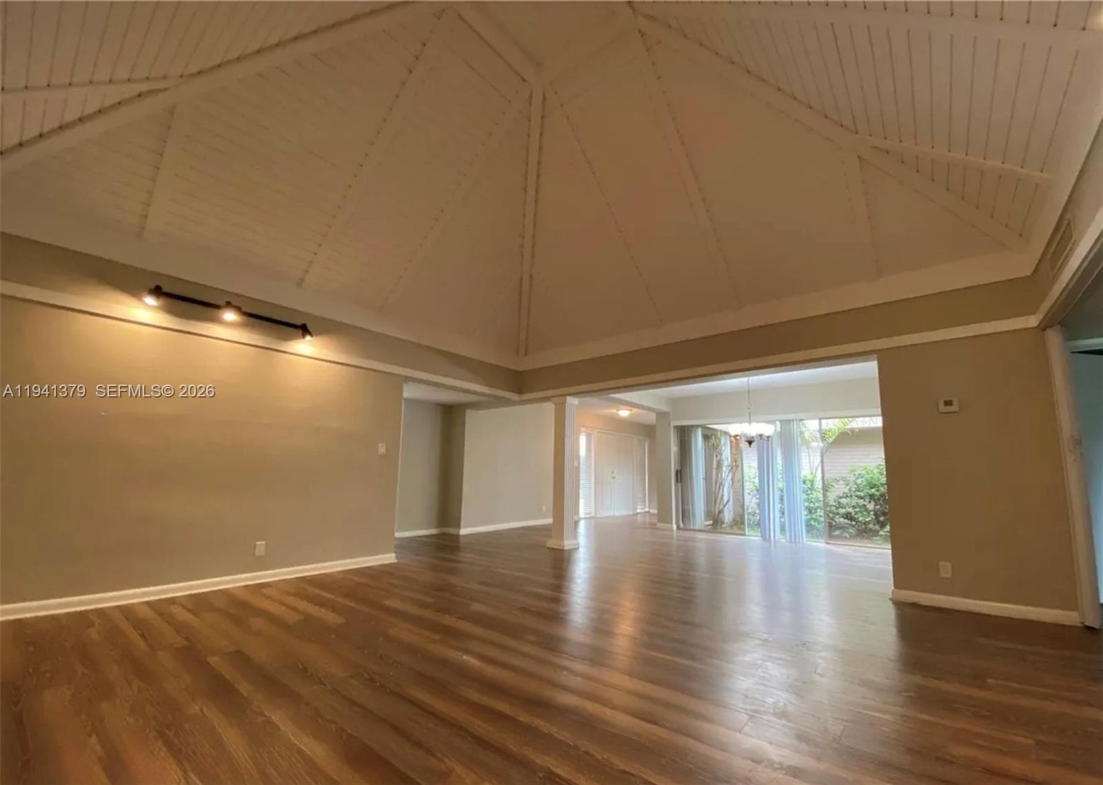 6105 Royal Poinciana Lane Property Photo 10