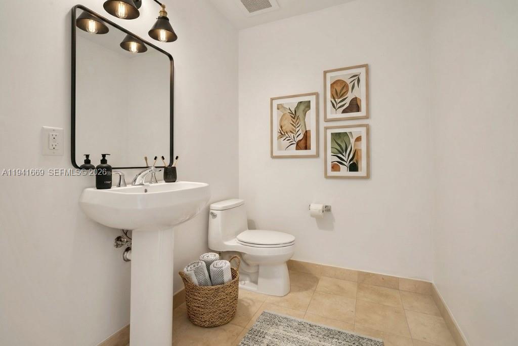 1050 Brickell Avenue 2418 Property Photo 6