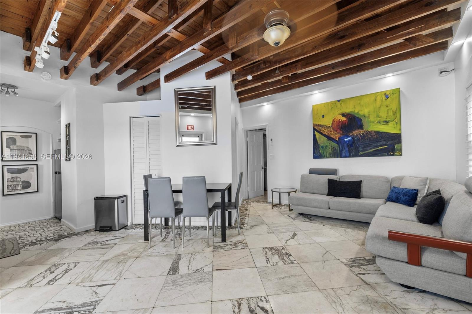 1908 N Ocean Drive 1b & 2b Package Property Photo 5