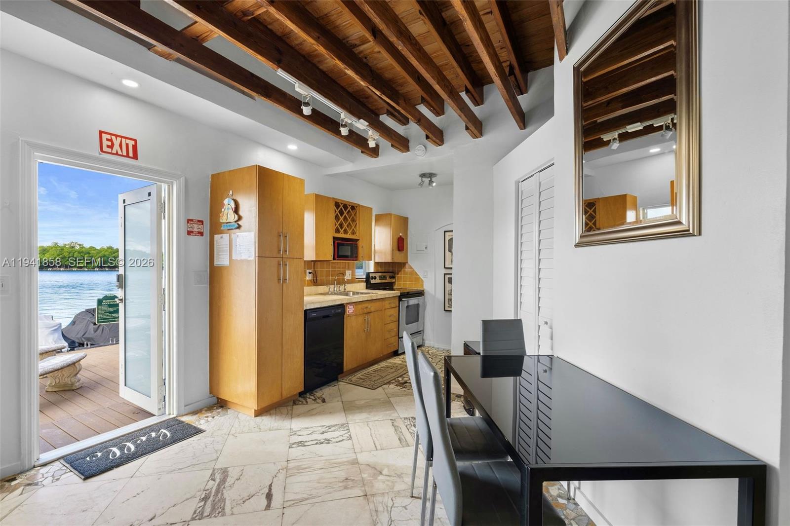 1908 N Ocean Drive 1b & 2b Package Property Photo 7
