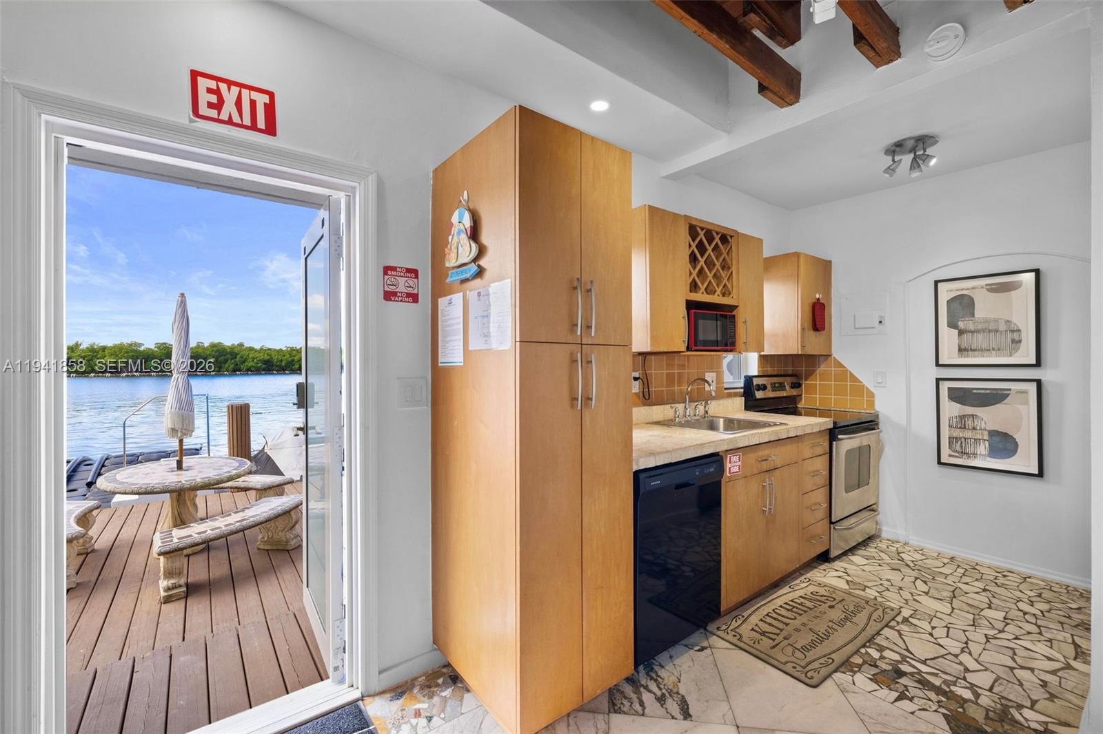 1908 N Ocean Drive 1b & 2b Package Property Photo 8