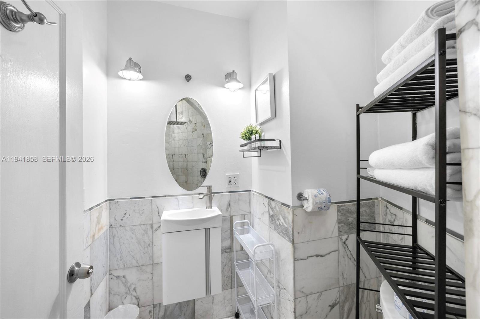 1908 N Ocean Drive 1b & 2b Package Property Photo 13