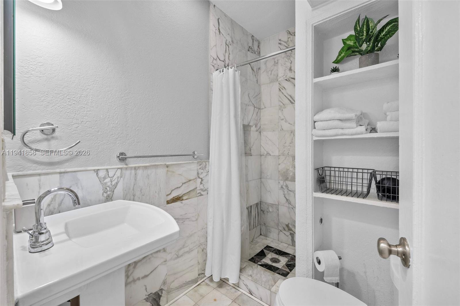 1908 N Ocean Drive 1b & 2b Package Property Photo 17