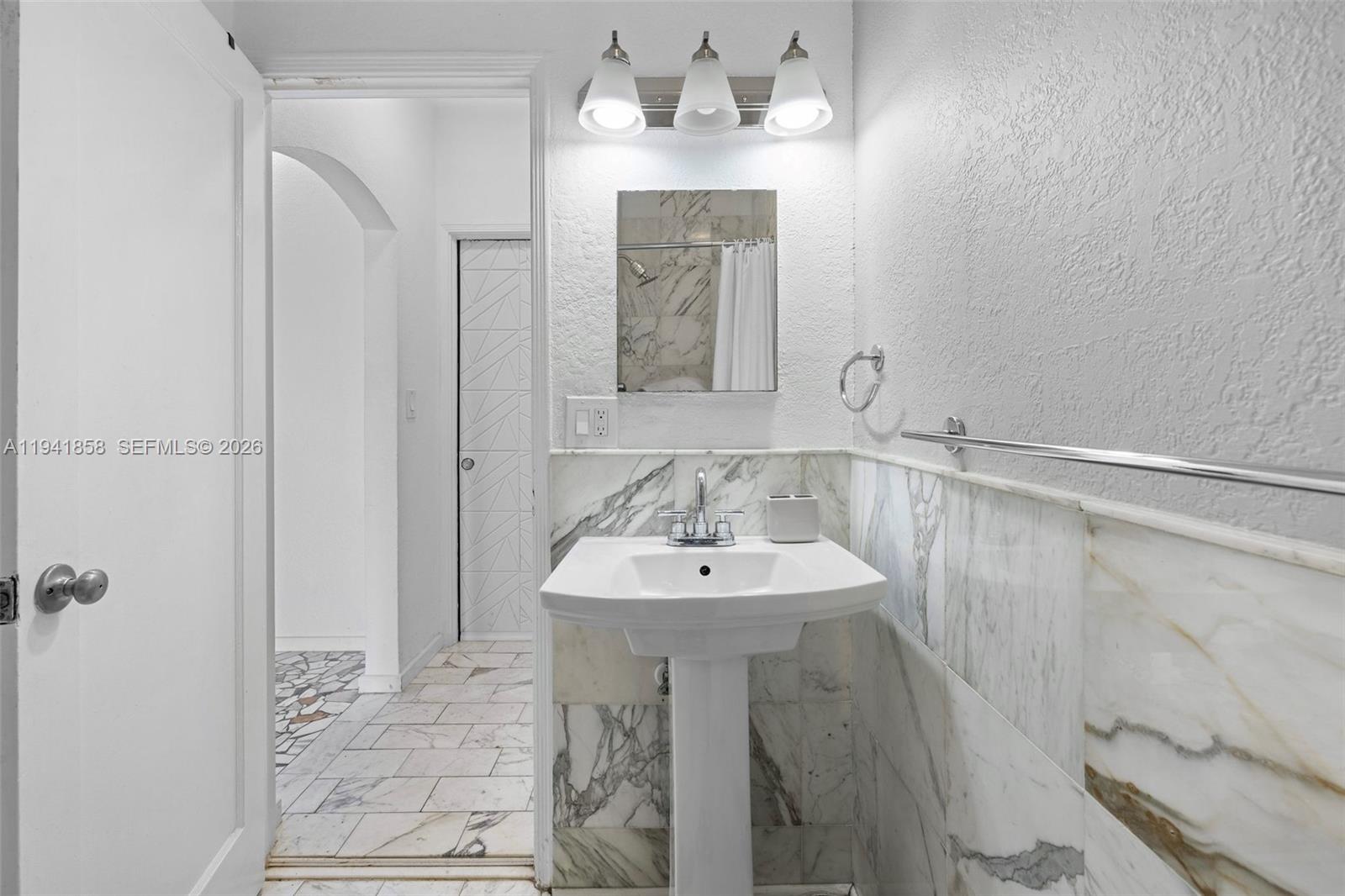 1908 N Ocean Drive 1b & 2b Package Property Photo 18