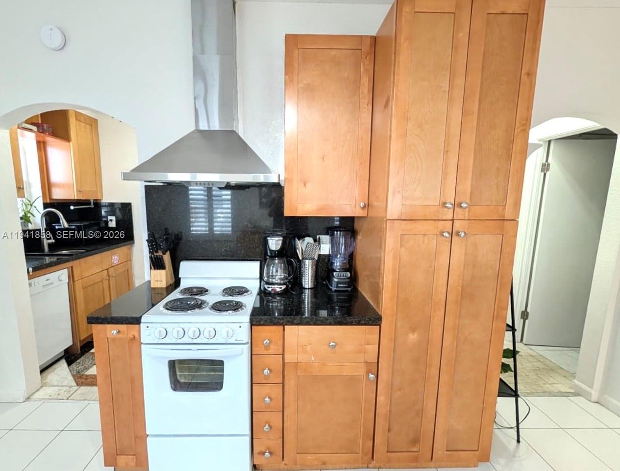 1908 N Ocean Drive 1b & 2b Package Property Photo 24