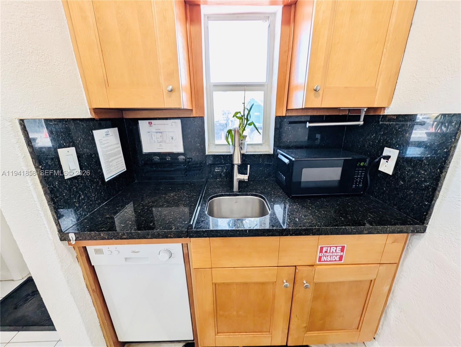 1908 N Ocean Drive 1b & 2b Package Property Photo 25
