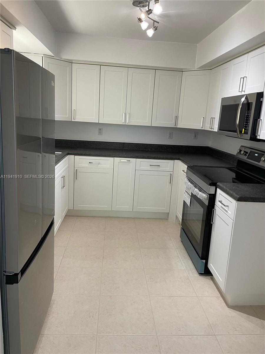 A11941910 Property Photo 8
