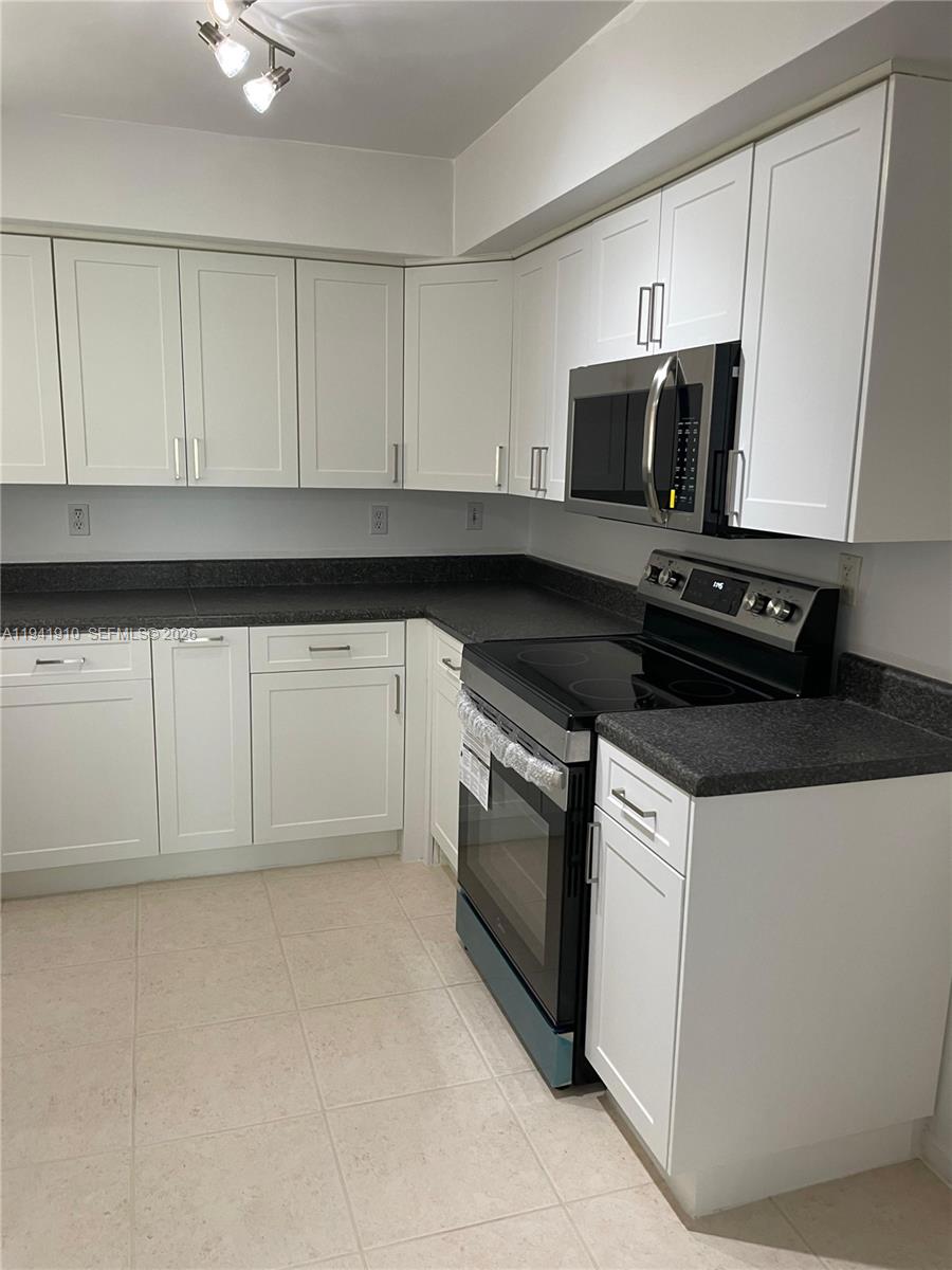A11941910 Property Photo 10
