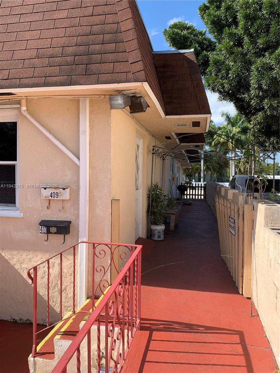 413 S Federal Highway Property Photo 8