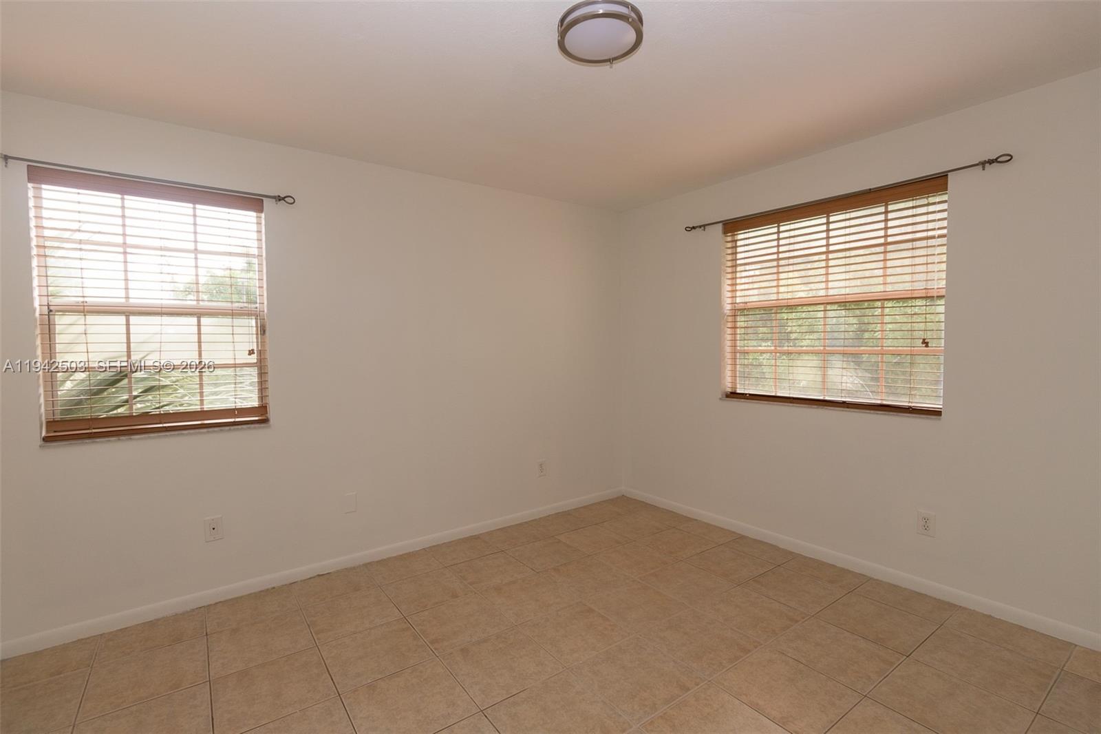 18328 Nw 68th Avenue P Property Photo 12
