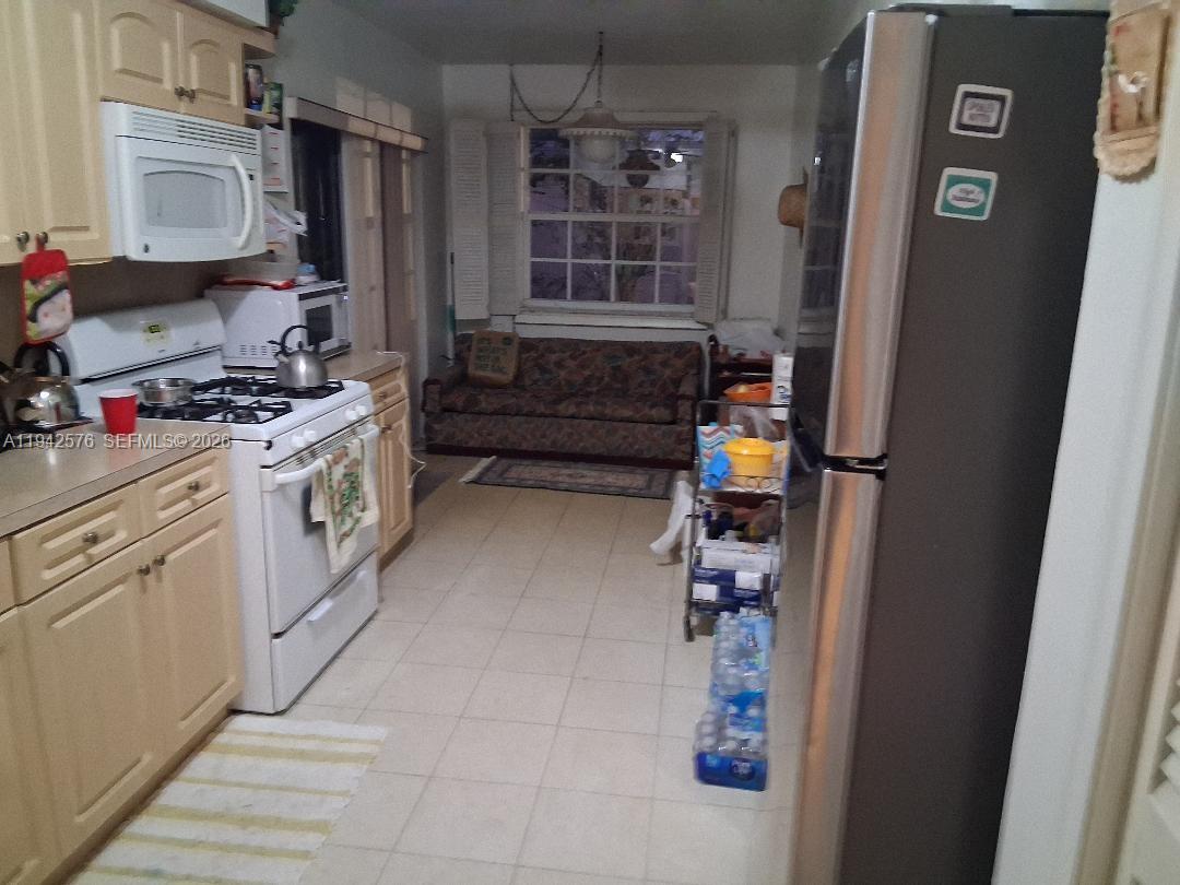 A11942576 Property Photo 6