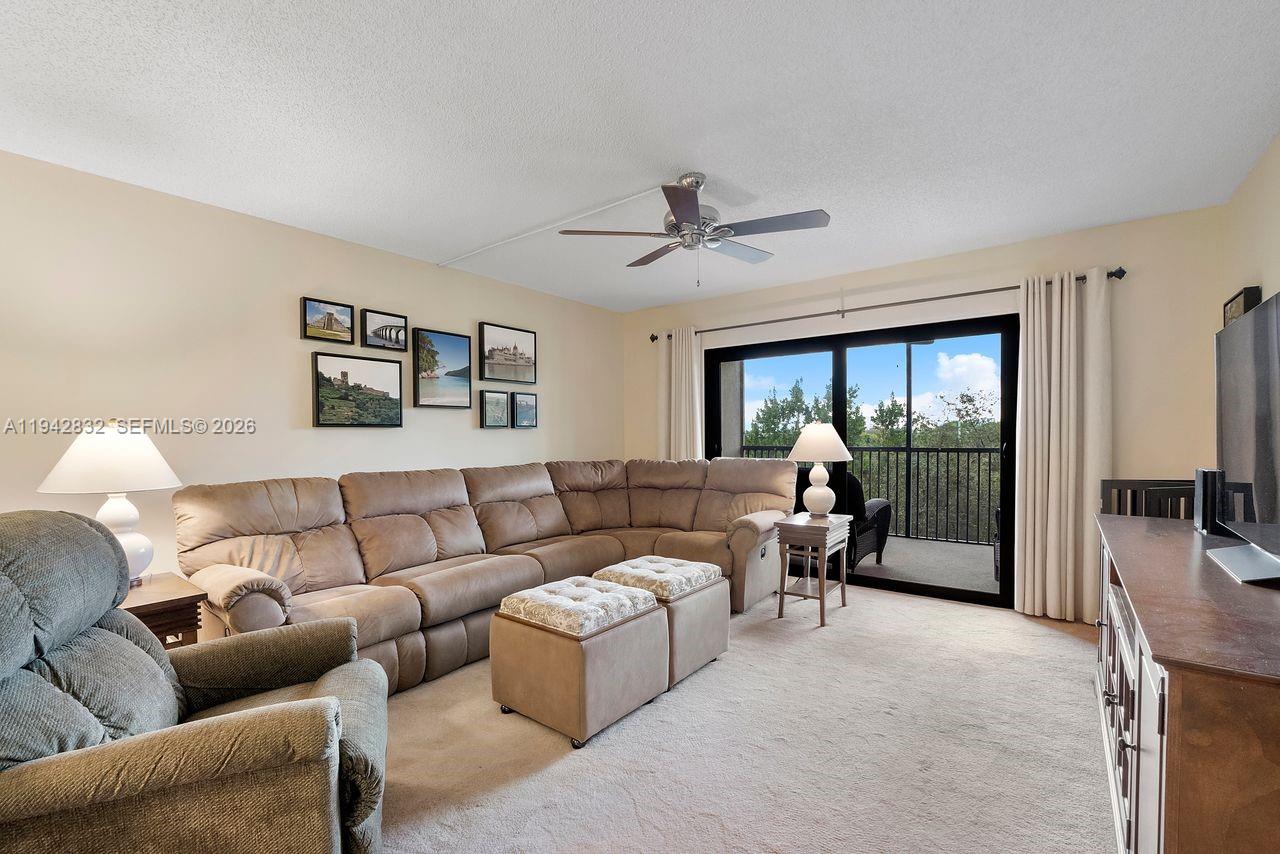 2200 S Cypress Bend Drive 406 Property Photo 5