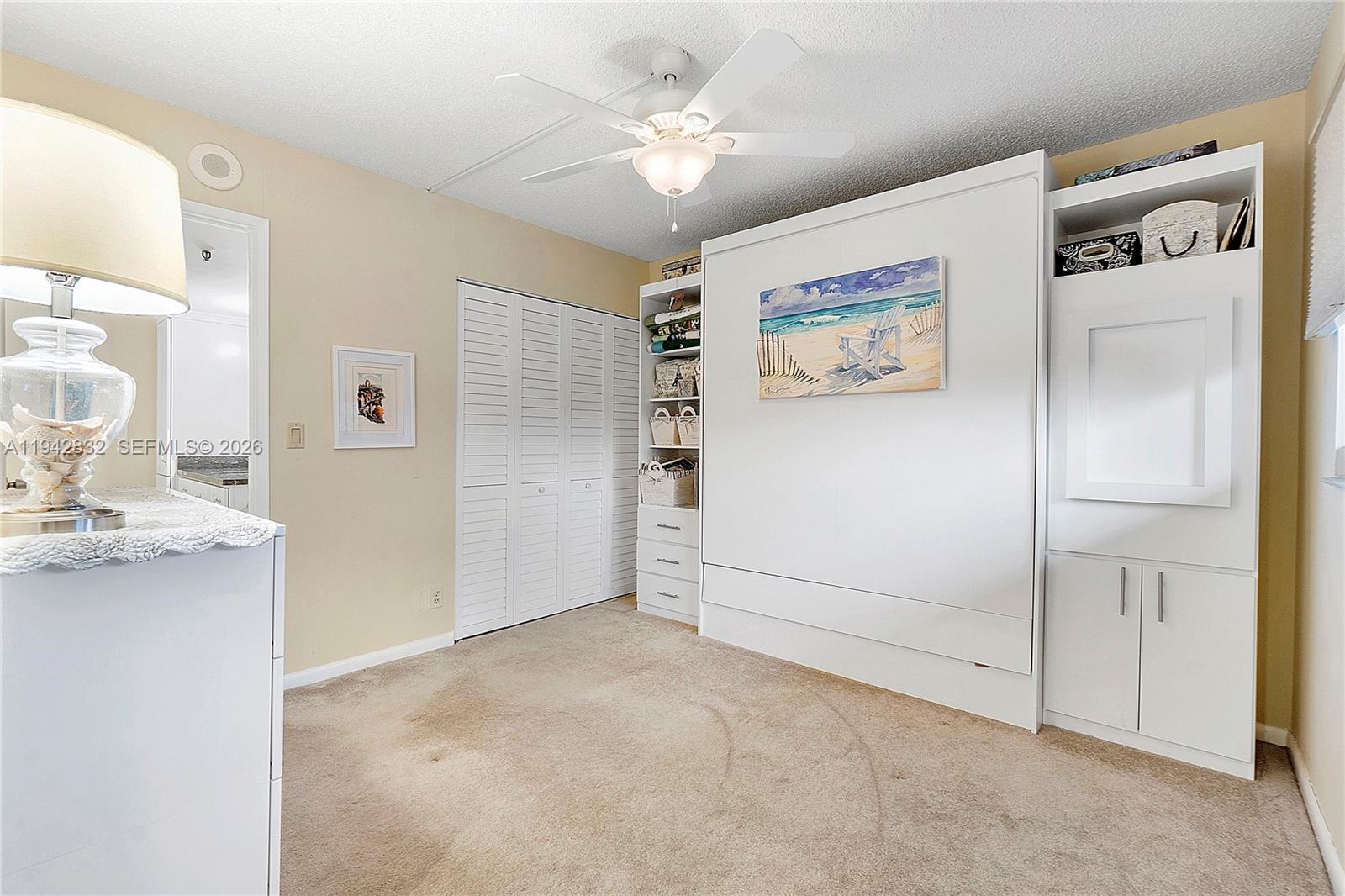 2200 S Cypress Bend Drive 406 Property Photo 7