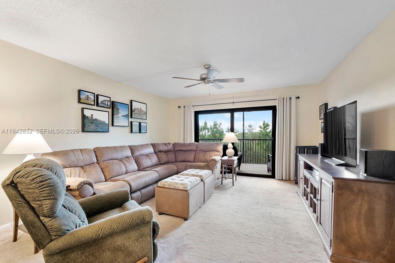 2200 S Cypress Bend Drive 406 Property Photo 11