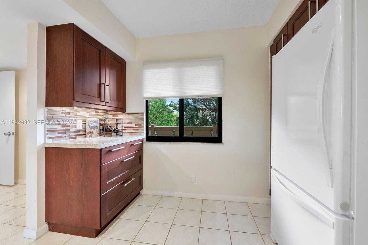 2200 S Cypress Bend Drive 406 Property Photo 14
