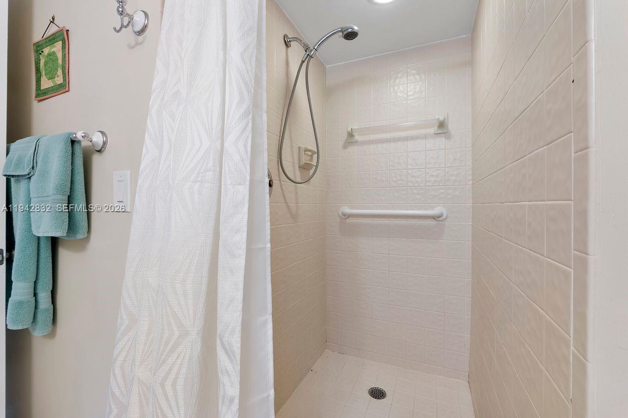 2200 S Cypress Bend Drive 406 Property Photo 19