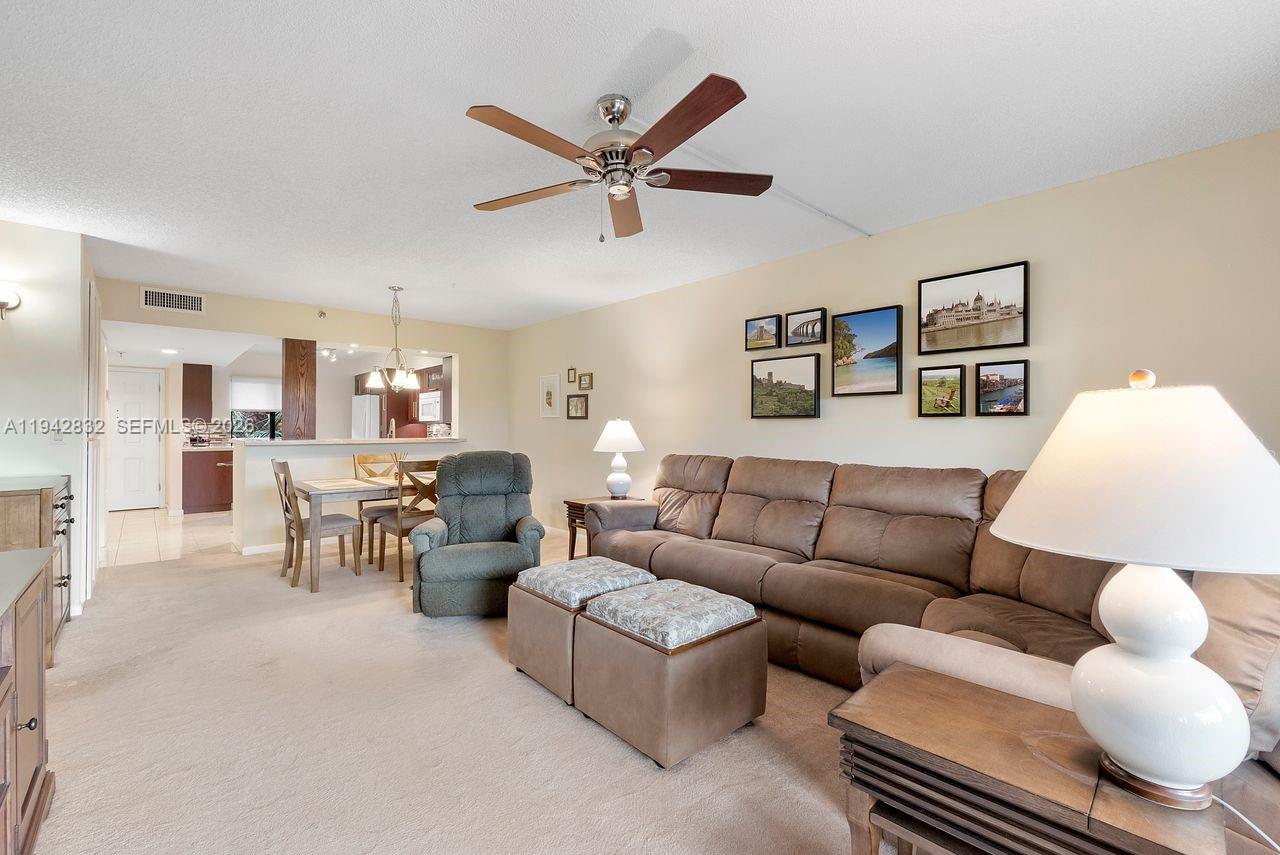 2200 S Cypress Bend Drive 406 Property Photo 23