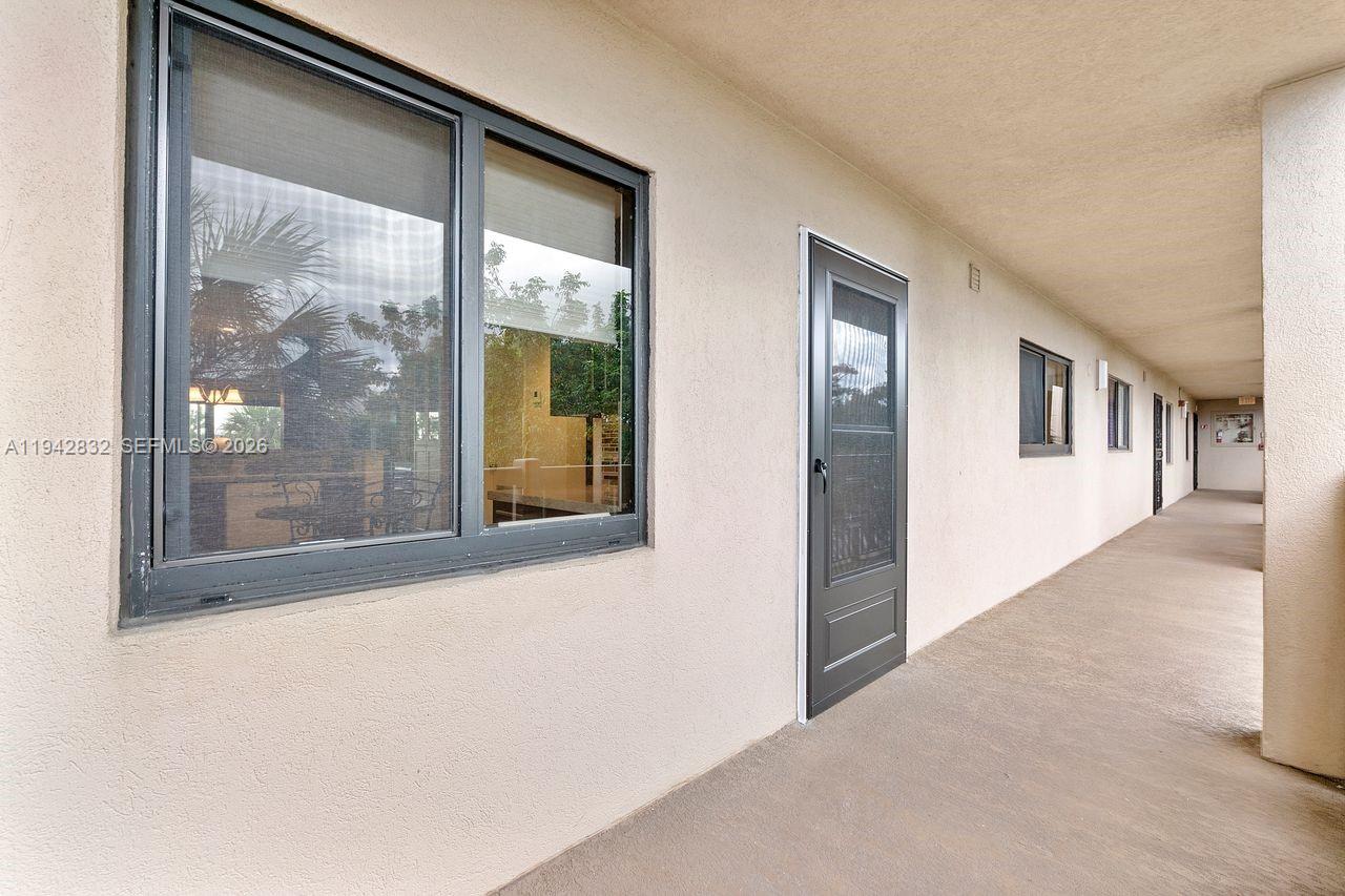 2200 S Cypress Bend Drive 406 Property Photo 27