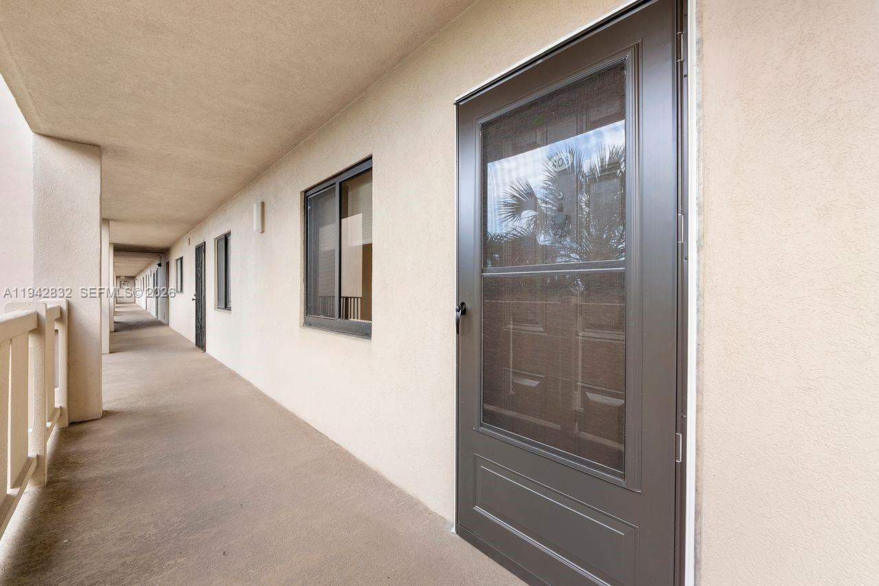 2200 S Cypress Bend Drive 406 Property Photo 28