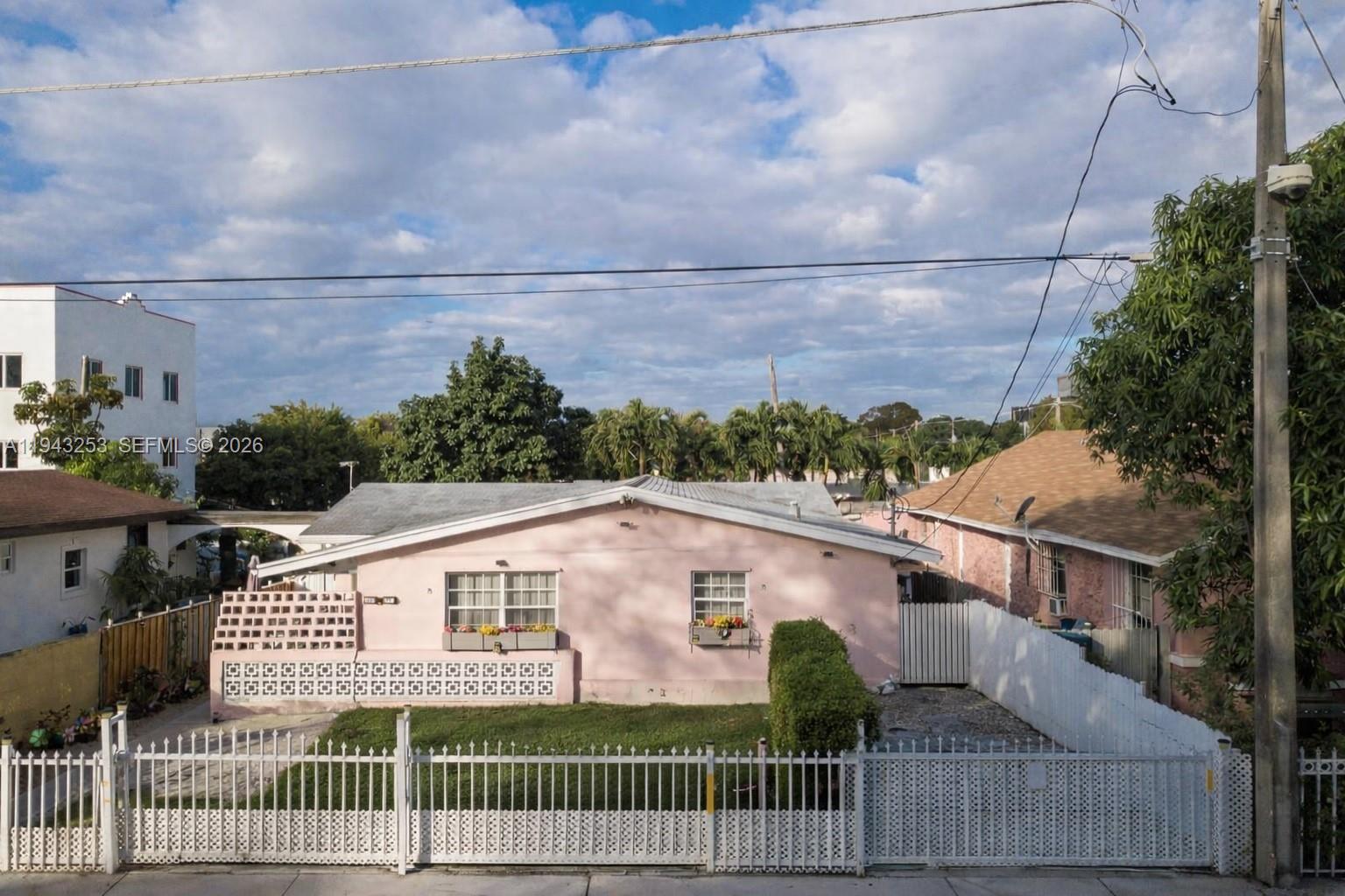 3240 Nw 3rd Avenue Property Photo 4
