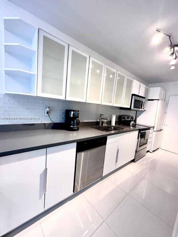 100 Lincoln Road 526 Property Photo 13