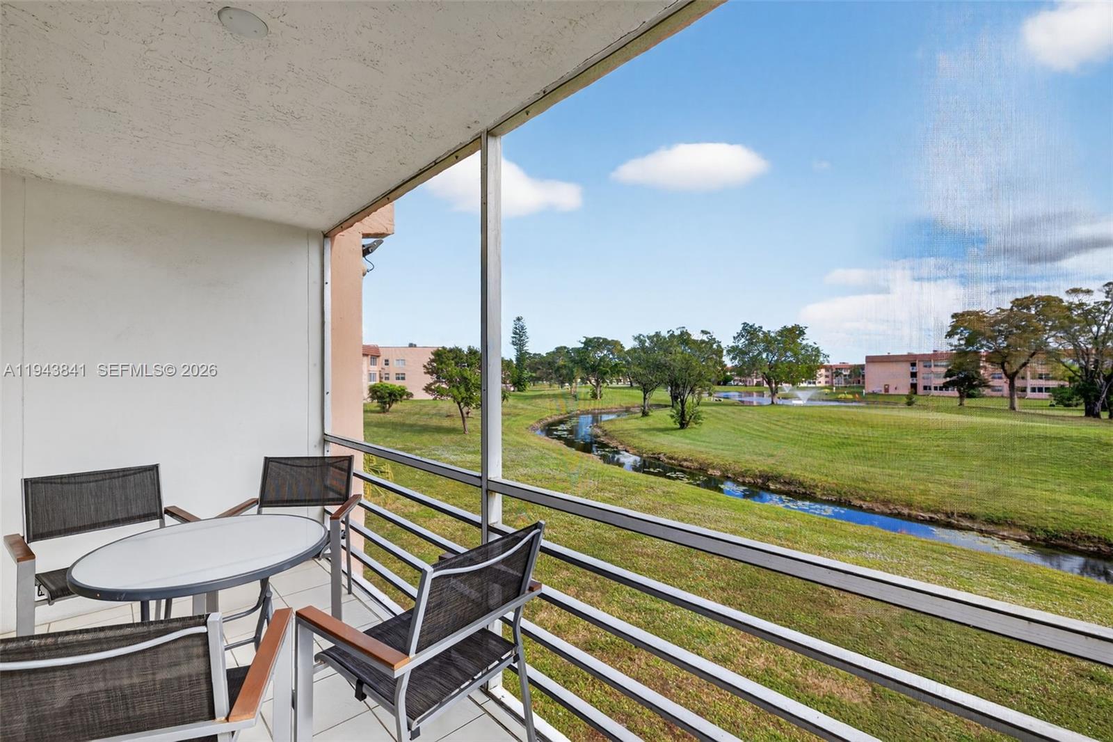 9481 Sunrise Lakes Boulevard 210 Property Photo 5